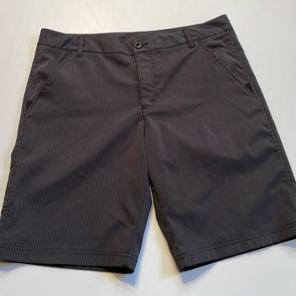 Fila Sport black & gray flat front golf shorts. Men’s size 36